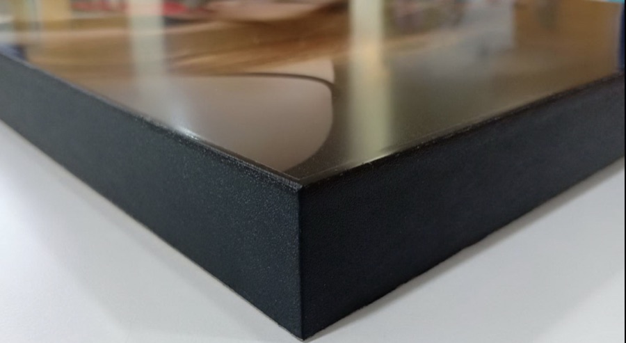 黑色shadow box相框角部，展示3英寸深度